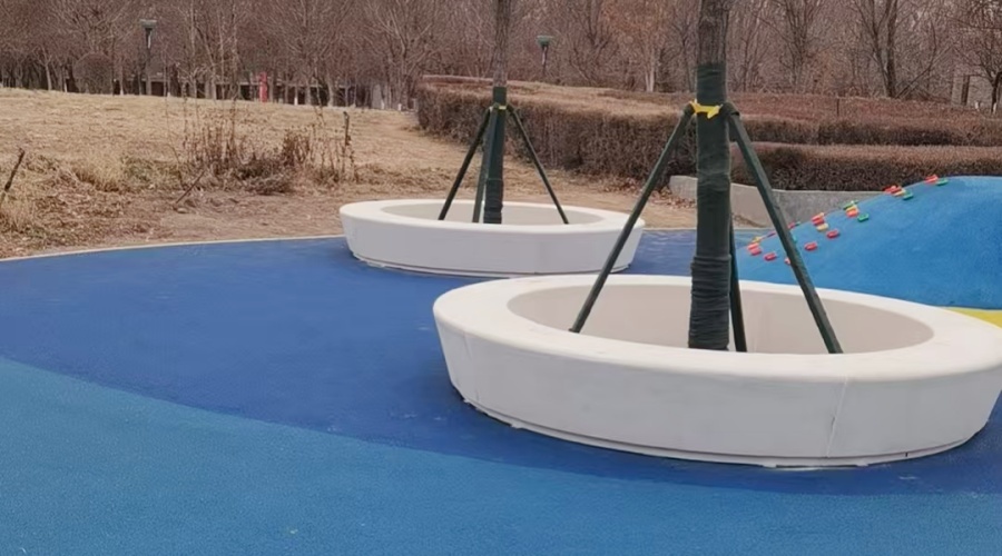 飾紀(jì)上品GRC廠家：新疆體育公園GRC坐凳樹池造型工程案例